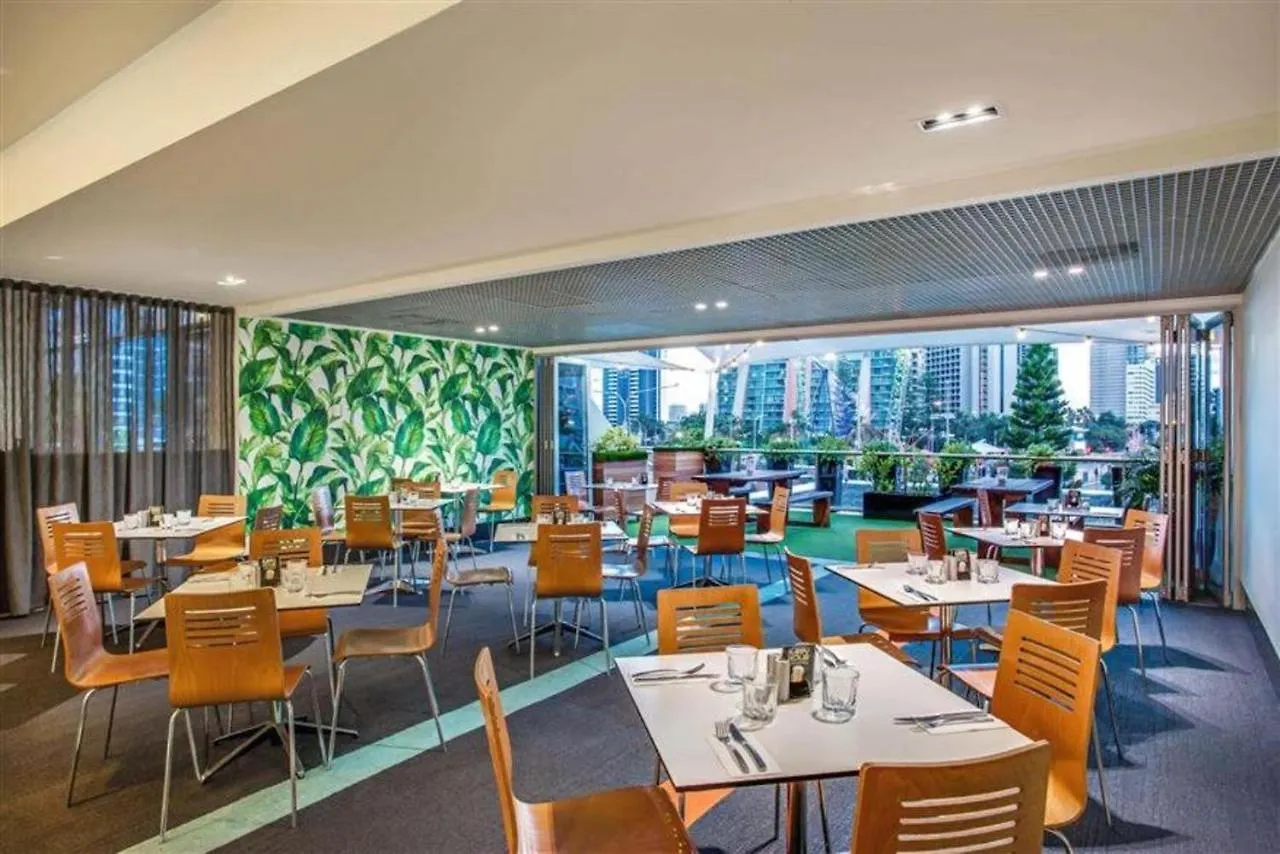Deluxe Twin Studio In Surfers Paradise - Coasthm Gold Coast Australia
