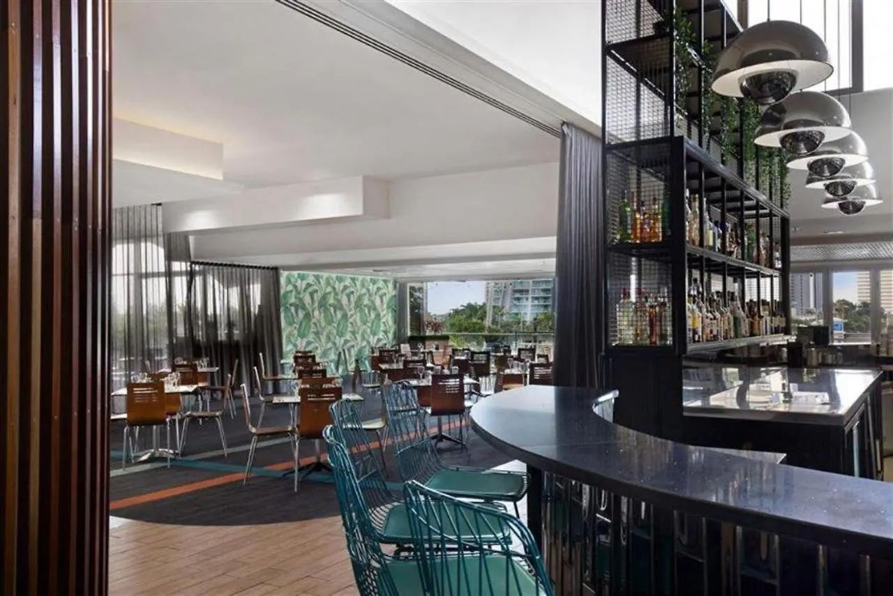 Hotel Deluxe Twin Studio In Surfers Paradise - Coasthm Gold Coast