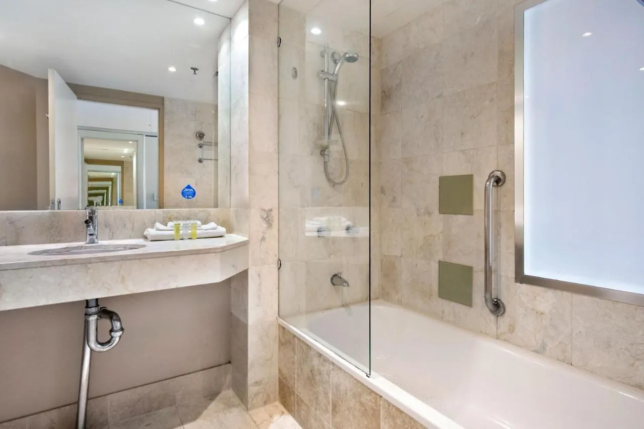 Deluxe Twin Studio In Surfers Paradise - Coasthm Gold Coast 0*,
