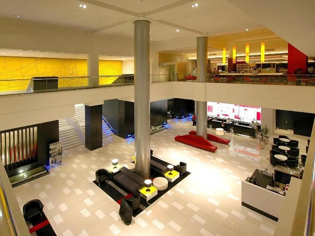 Hotel Deluxe Twin Studio In Surfers Paradise - Coasthm Gold Coast