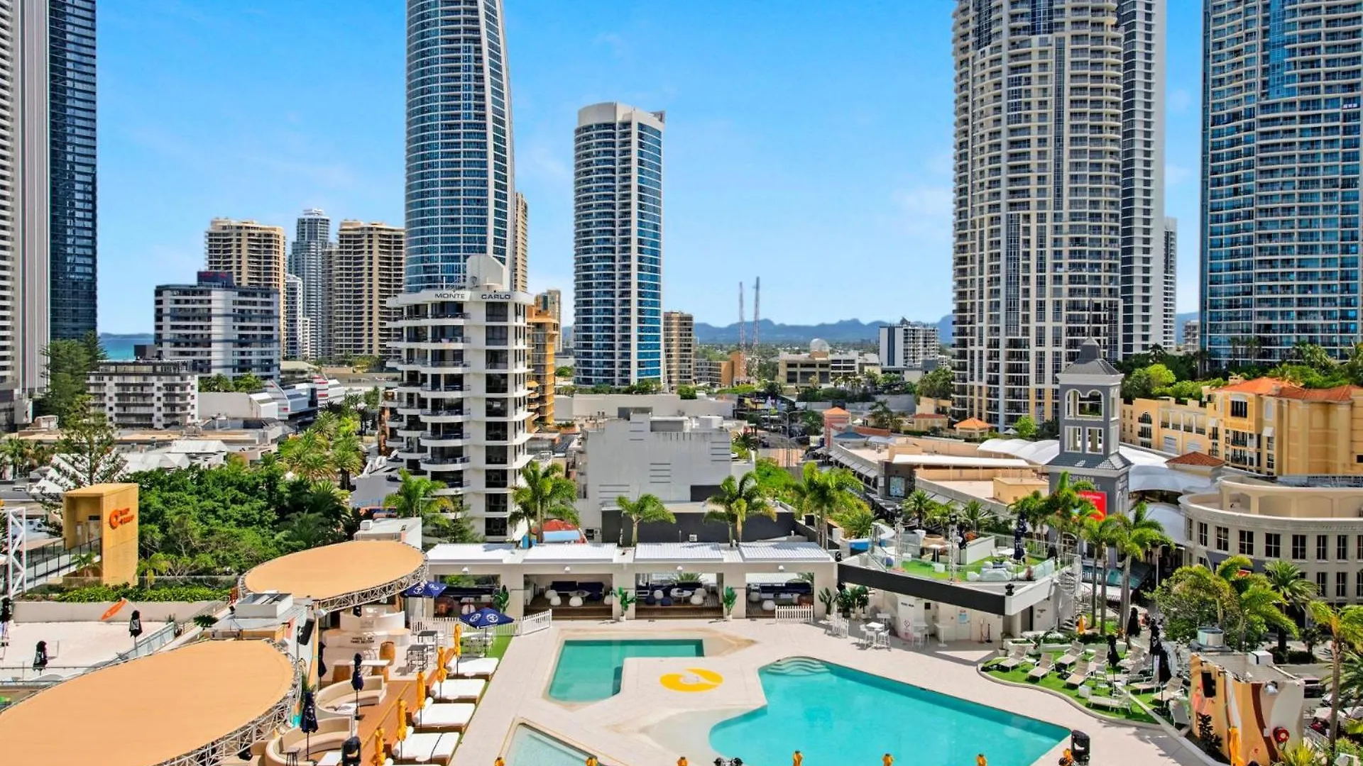Deluxe Twin Studio In Surfers Paradise - Coasthm Gold Coast